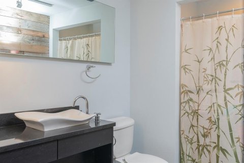 Condo in Orlando, Florida, 2 bedrooms № 2381370 - photo 16
