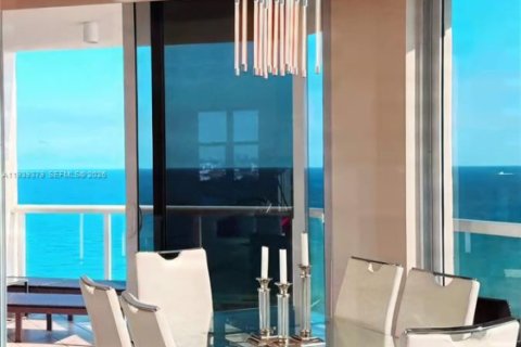 Copropriété à vendre à Hollywood, Floride: 3 chambres, 186.92 m2 № 1999138 - photo 2