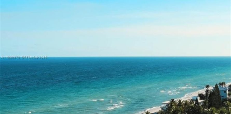 Condo à Hollywood, Floride, 3 chambres  № 1999138