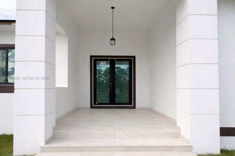 Villa ou maison à vendre à Naples, Floride: 4 chambres, 315.87 m2 № 2005505 - photo 2