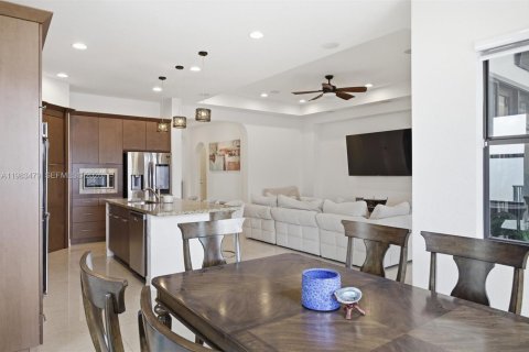 Villa ou maison à vendre à Pembroke Pines, Floride: 3 chambres, 195.47 m2 № 2048112 - photo 22