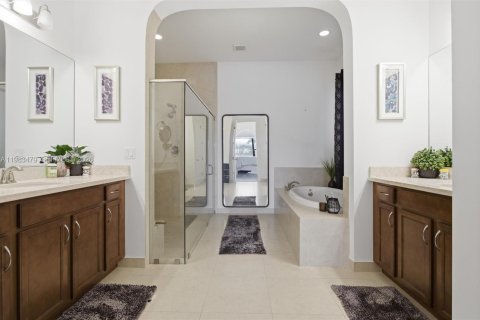 Villa ou maison à vendre à Pembroke Pines, Floride: 3 chambres, 195.47 m2 № 2048112 - photo 30