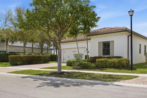 Villa ou maison à vendre à Pembroke Pines, Floride: 3 chambres, 195.47 m2 № 2048112 - photo 2