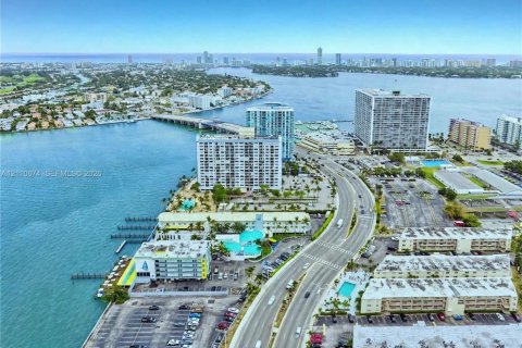 Condominio en North Bay Village, Florida, 2 dormitorios  № 2431568