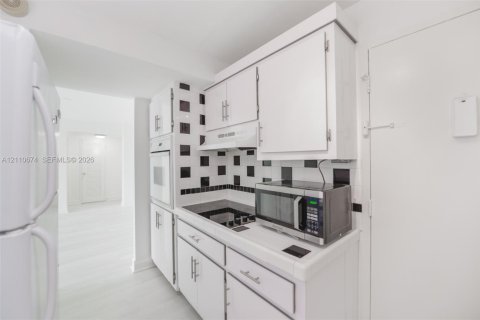 Condominio en venta en North Bay Village, Florida, 2 dormitorios, 125.98 m2 № 2431568 - foto 21