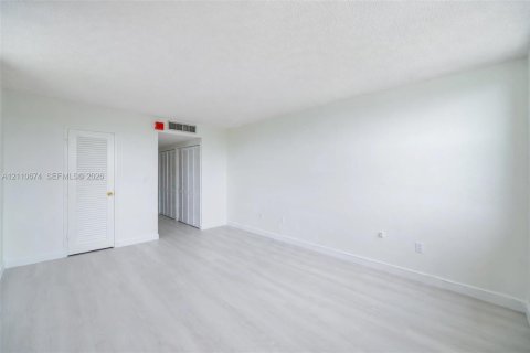 Condominio en venta en North Bay Village, Florida, 2 dormitorios, 125.98 m2 № 2431568 - foto 22