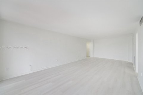 Condominio en venta en North Bay Village, Florida, 2 dormitorios, 125.98 m2 № 2431568 - foto 11