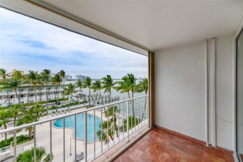 Condominio en venta en North Bay Village, Florida, 2 dormitorios, 125.98 m2 № 2431568 - foto 13