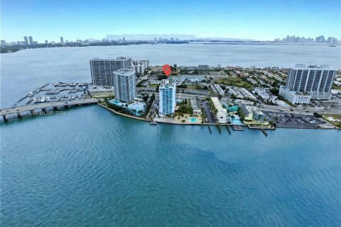 Condominio en venta en North Bay Village, Florida, 2 dormitorios, 125.98 m2 № 2431568 - foto 2