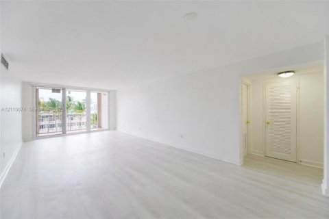 Condominio en venta en North Bay Village, Florida, 2 dormitorios, 125.98 m2 № 2431568 - foto 10