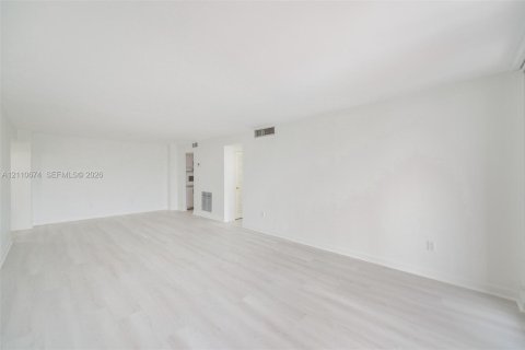 Condominio en venta en North Bay Village, Florida, 2 dormitorios, 125.98 m2 № 2431568 - foto 9