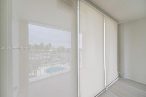Condominio en venta en North Bay Village, Florida, 2 dormitorios, 125.98 m2 № 2431568 - foto 14