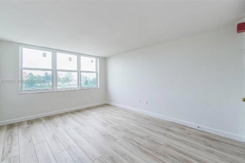 Condominio en venta en North Bay Village, Florida, 2 dormitorios, 125.98 m2 № 2431568 - foto 15