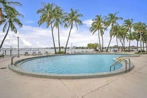 Condominio en venta en North Bay Village, Florida, 2 dormitorios, 125.98 m2 № 2431568 - foto 27