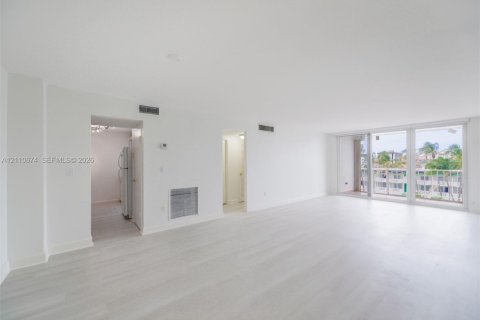 Condominio en venta en North Bay Village, Florida, 2 dormitorios, 125.98 m2 № 2431568 - foto 8