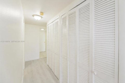 Condominio en venta en North Bay Village, Florida, 2 dormitorios, 125.98 m2 № 2431568 - foto 19