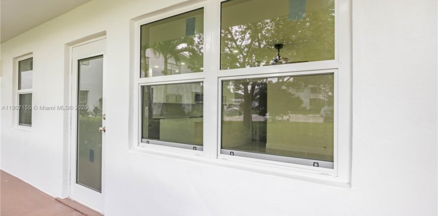 Condo in Deerfield Beach, Florida, 2 bedrooms  № 1968642