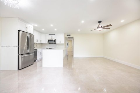 Condo in Deerfield Beach, Florida, 2 bedrooms  № 1968642 - photo 9