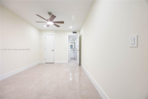 Condo in Deerfield Beach, Florida, 2 bedrooms  № 1968642 - photo 14