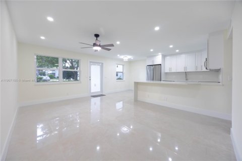 Condo in Deerfield Beach, Florida, 2 bedrooms  № 1968642 - photo 10