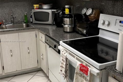 Condominio en venta en Sunny Isles Beach, Florida, 1 dormitorio, 92.07 m2 № 1794713 - foto 9