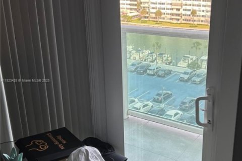 Condominio en venta en Sunny Isles Beach, Florida, 1 dormitorio, 92.07 m2 № 1794713 - foto 23