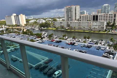 Condominio en venta en Sunny Isles Beach, Florida, 1 dormitorio, 92.07 m2 № 1794713 - foto 26