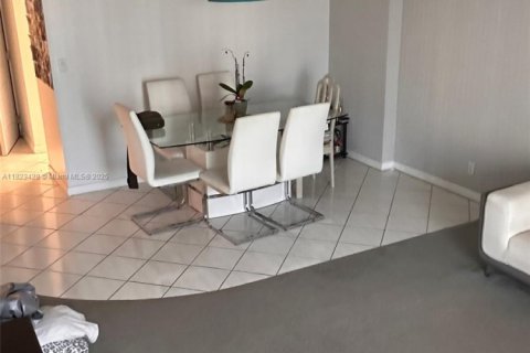 Condominio en venta en Sunny Isles Beach, Florida, 1 dormitorio, 92.07 m2 № 1794713 - foto 6