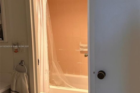 Condominio en venta en Sunny Isles Beach, Florida, 1 dormitorio, 92.07 m2 № 1794713 - foto 18