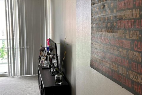 Condominio en venta en Sunny Isles Beach, Florida, 1 dormitorio, 92.07 m2 № 1794713 - foto 11