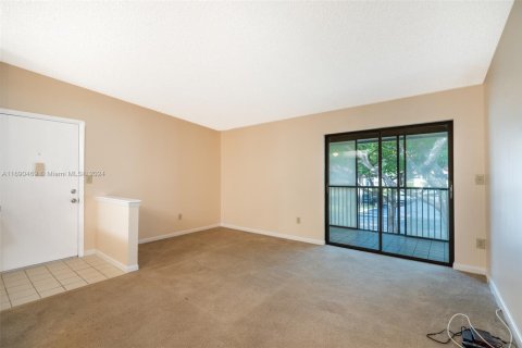 Condominio en venta en Tamarac, Florida, 2 dormitorios, 76.83 m2 № 1860659 - foto 9