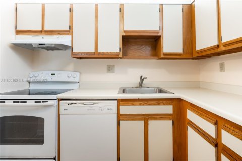 Condominio en venta en Tamarac, Florida, 2 dormitorios, 76.83 m2 № 1860659 - foto 4