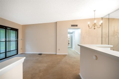 Condominio en venta en Tamarac, Florida, 2 dormitorios, 76.83 m2 № 1860659 - foto 7