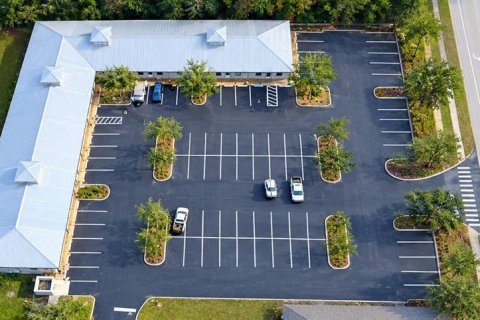 Immobilier commercial à Eustis, Floride 1425.59 m2 № 2381381