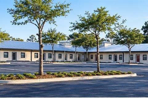 Immobilier commercial à louer à Eustis, Floride: 1425.59 m2 № 2381381 - photo 2