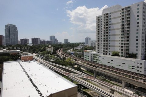 Condo in Miami, Florida, 2 bedrooms  № 2052804 - photo 16