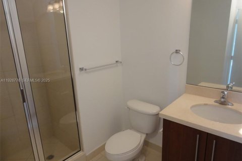 Condo in Miami, Florida, 2 bedrooms  № 2052804 - photo 13
