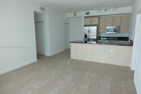 Condo in Miami, Florida, 2 bedrooms  № 2052804 - photo 21