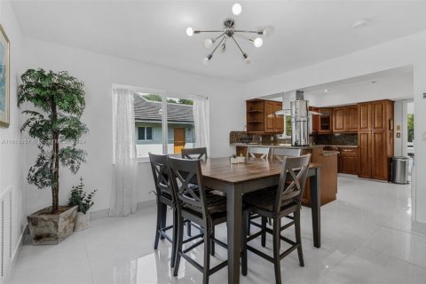 Casa en venta en Hollywood, Florida, 4 dormitorios, 224.92 m2 № 1862642 - foto 11