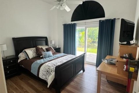 Villa ou maison à louer à Royal Palm Beach, Floride: 4 chambres, 165.83 m2 № 2117110 - photo 12