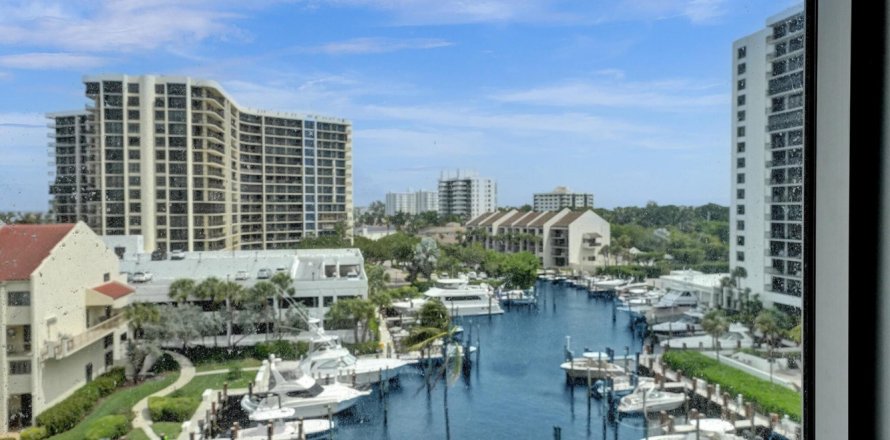 Condo in Highland Beach, Florida, 2 bedrooms  № 1121212