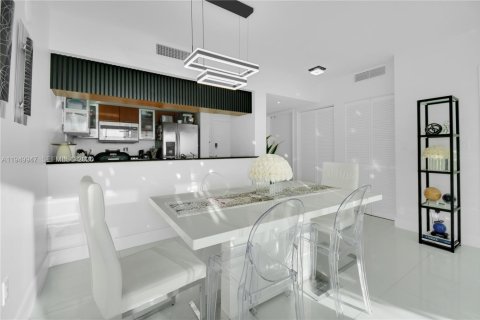 Купить кондоминиум в Майами, Флорида 2 спальни, 106.28м2, № 2005727 - фото 4