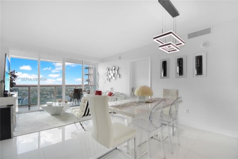 Кондоминиум с 2 спальнями в Майами, Флорида № 2005727