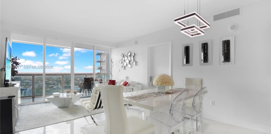 Кондоминиум с 2 спальнями в Майами, Флорида № 2005727