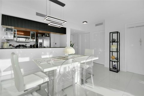 Купить кондоминиум в Майами, Флорида 2 спальни, 106.28м2, № 2005727 - фото 3