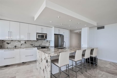 Condo in Miami Beach, Florida, 2 bedrooms  № 1888931 - photo 3