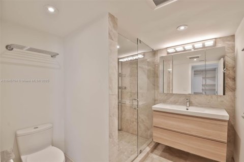 Condo in Miami Beach, Florida, 2 bedrooms  № 1888931 - photo 15