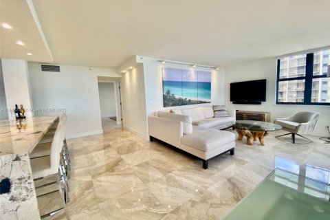 Condo in Miami Beach, Florida, 2 bedrooms  № 1888931 - photo 23
