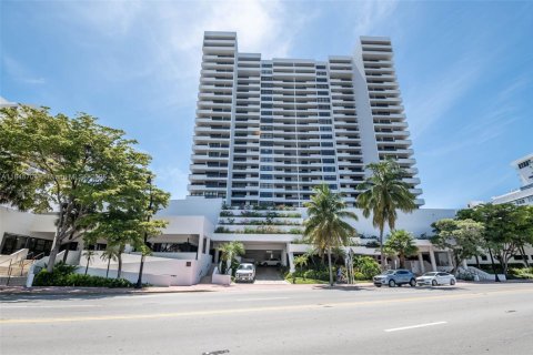 Condo in Miami Beach, Florida, 2 bedrooms  № 1888931 - photo 29