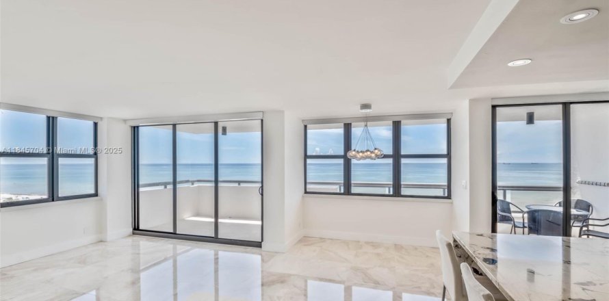 Condo in Miami Beach, Florida, 2 bedrooms № 1888931